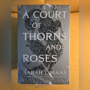 "A Court Of Thorns and Roses" Box Set